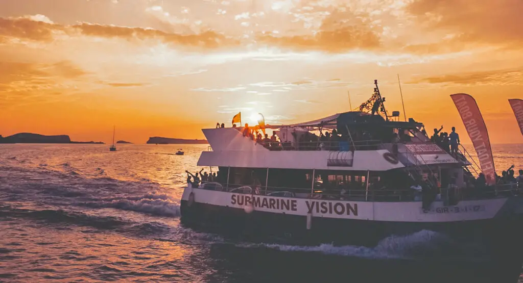 Find out the Top 5 Water Activities and Boat Parties in Ibiza