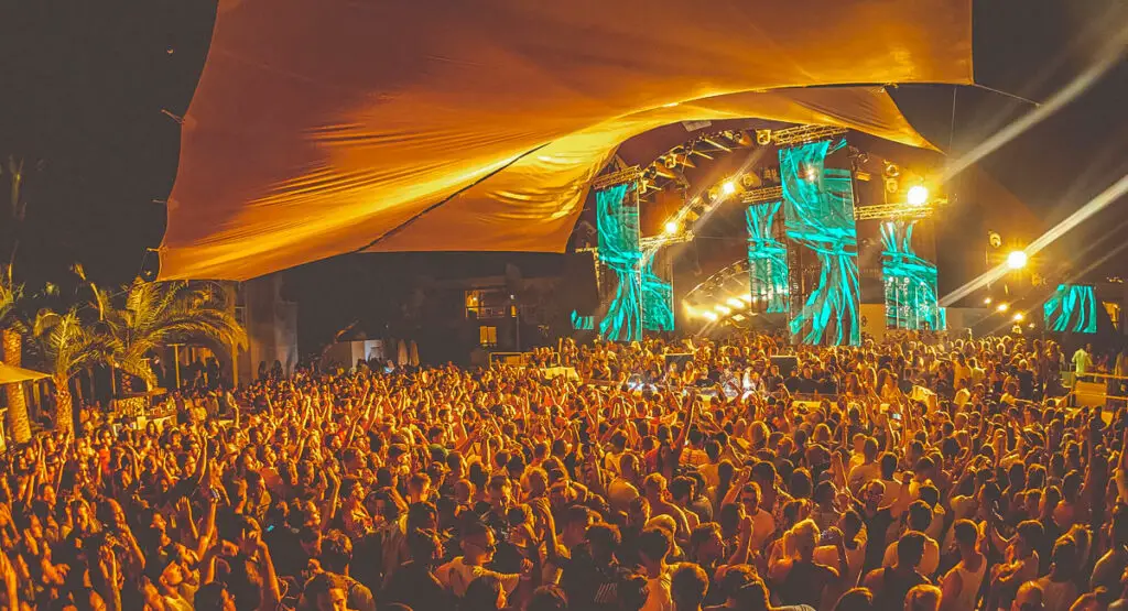 Party in the Open-Air Nightclub