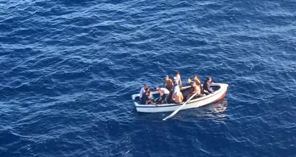 Rescued 22 people who arrived this Sunday in a 'patera' to the south of Ibiza