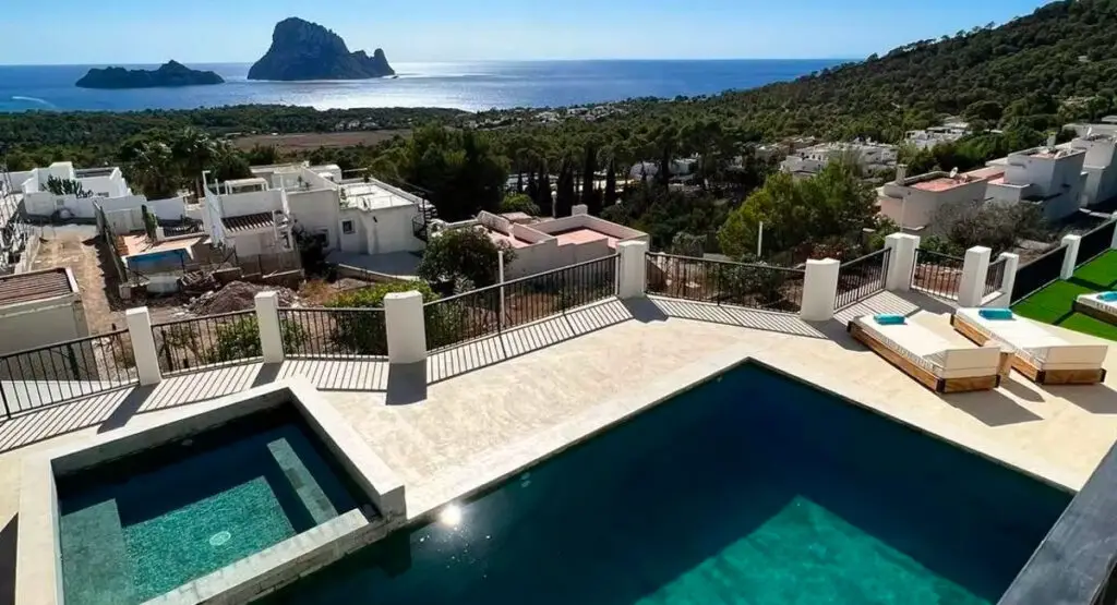 The Rise of Luxury Housing in Ibiza: A Paradise for the Wealthy