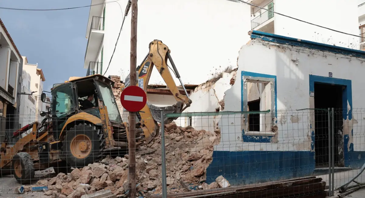 Sant Antoni Begins Demolition of Can Tunís for New Cultural Space