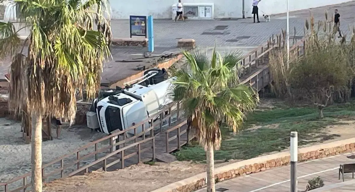 Tanker Truck Overturns in Caló des Moro, Sant Antoni