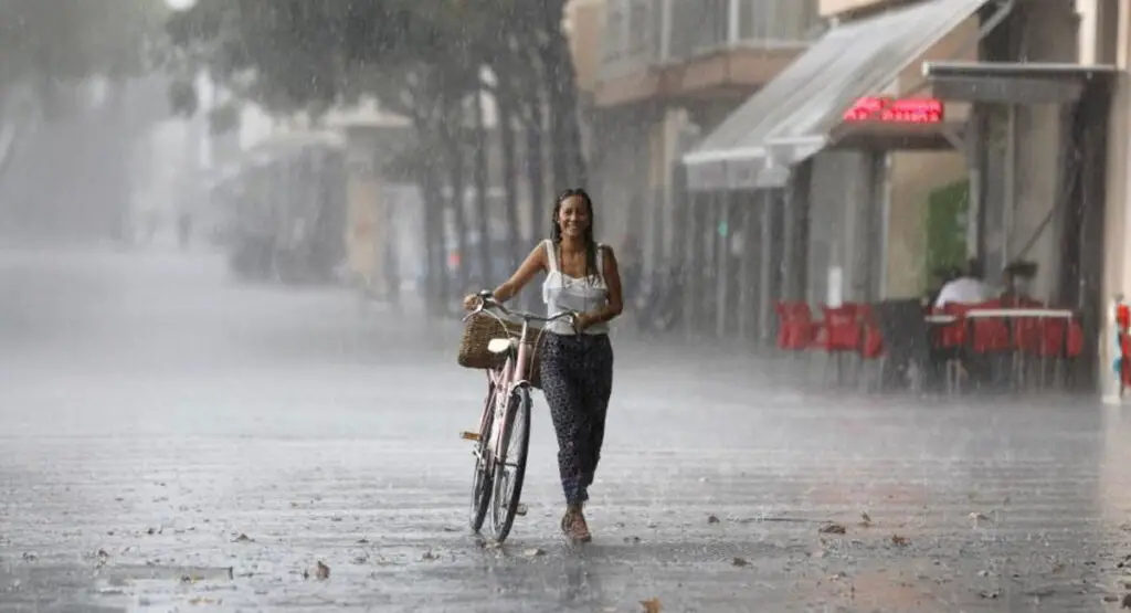 Balearic Islands weather alerts lifted. Roads reopen as emergency services manage incidents. Stay updated on Balearic Islands weather alerts.